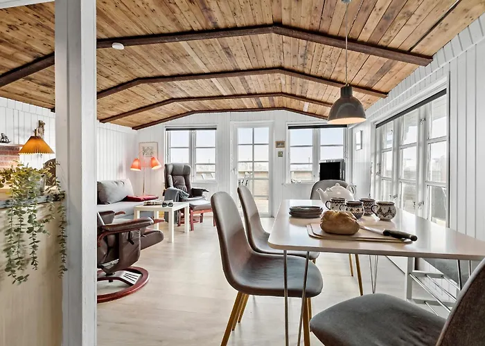 Cozy In With House Sea View